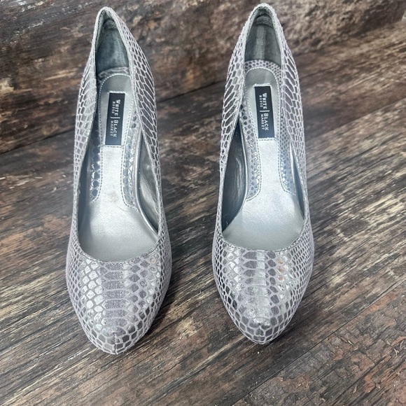 White House Black Market Gray Metallic Snakeskin High Heels - Picture 9 of 11